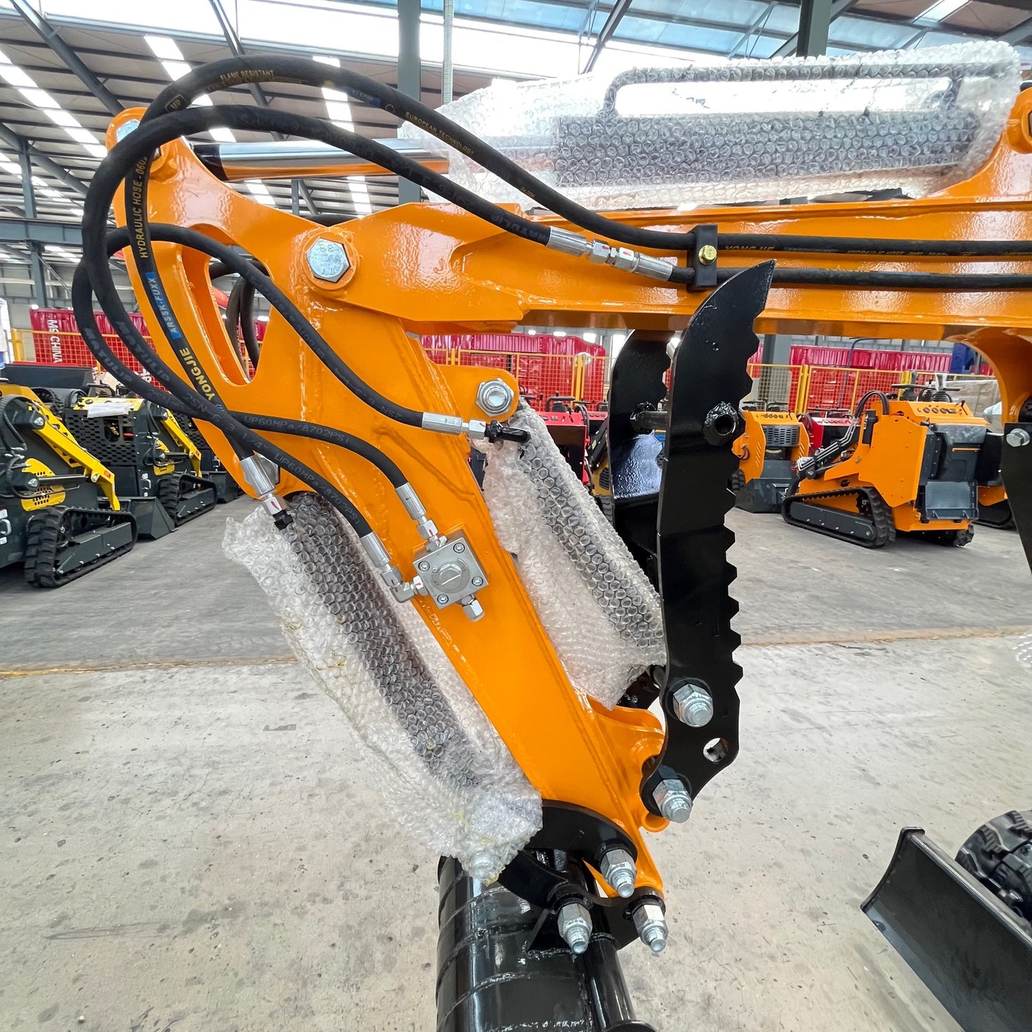 HIGHTOP HT15 PRO MINI EXCAVATOR WITH BRIGGS & STRATTON GAS ENGINE STATIONARY BOOM